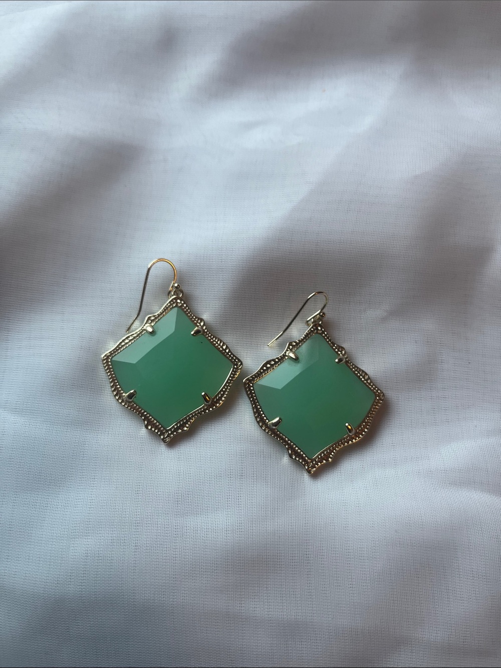 Kendra Scott Mint Green Gold-Edge Quatrefoil Drop Earrings